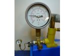 Calibrating a pressure gauge is a five minute job and is critical for the credibility of everything else done during a steam test. The club gauge should be professionally calibrated and certificated at least every two years.