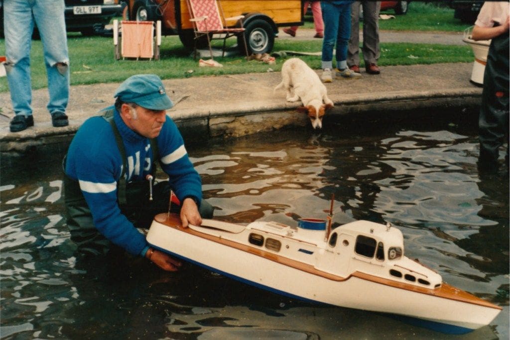 Straight Running – the original competitive model power boating