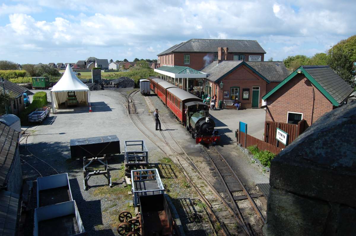 Tywyn Station April 24