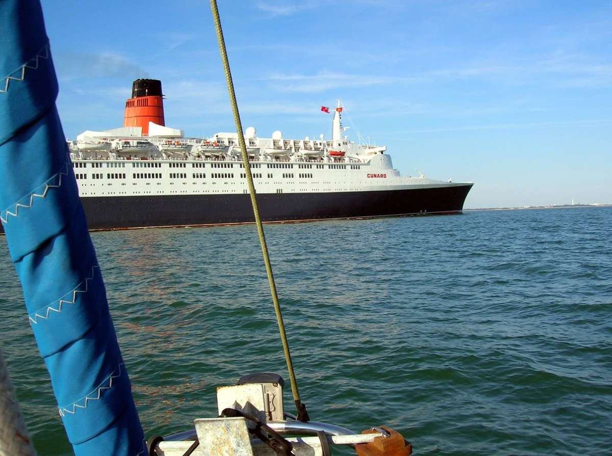 QE2 [Desktop Resolution]