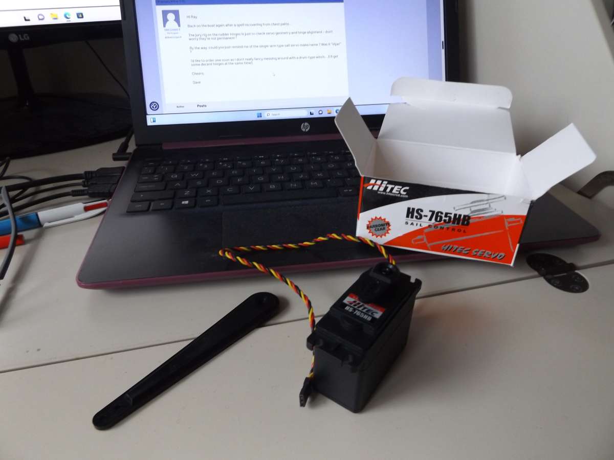 Hitec Lever servo 260125