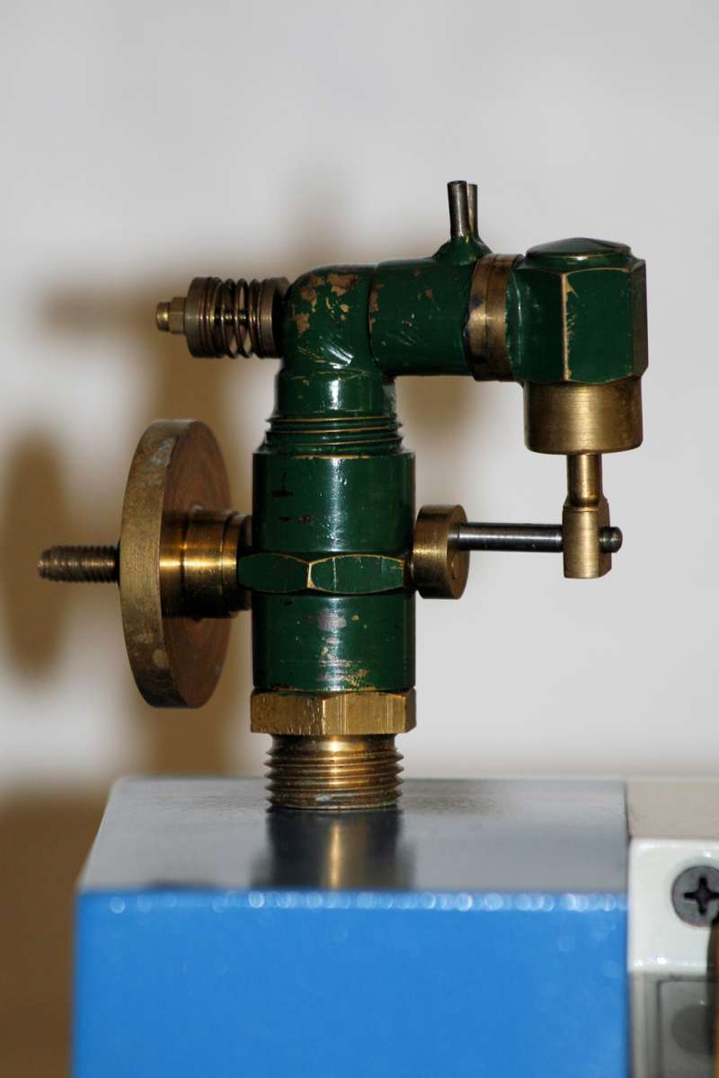 30-11-06-10SteamEngineHomeMade1