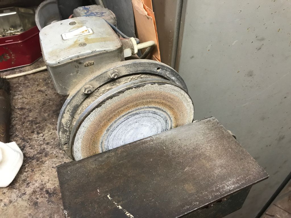 Bench disk sander Bench disk sander