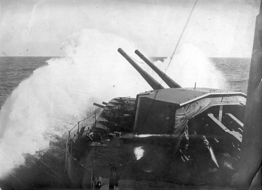 navy 4 guns.jpg navy 4 guns.jpg