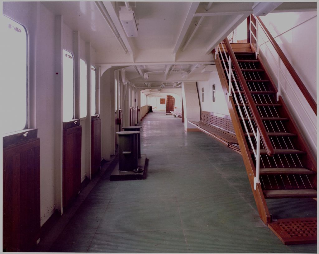 promanade deck looking aft.jpg promanade deck looking aft.jpg