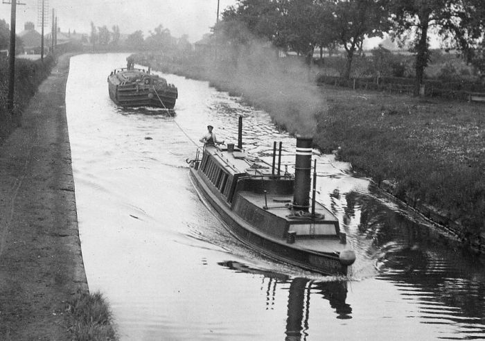 duker tug lymm passing through moore village700.jpg duker tug lymm passing through moore village700.jpg