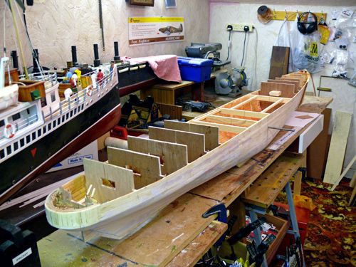 http://www.modelboats.co.uk/wp-content/uploads/sites/5/images/member_albums/2459/Boatyard_and_grinders-500.jpg