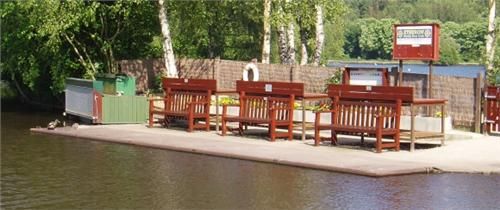 http://www.modelboats.co.uk/wp-content/uploads/sites/5/images/member_albums/2674/Boathouse_clad_and_painted.JPG