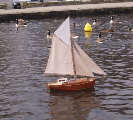 http://www.modelboats.co.uk/wp-content/uploads/sites/5/images/member_albums/2674/Bobs_Shearwater_Rerigged.JPG
