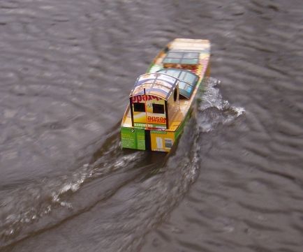 http://www.modelboats.co.uk/wp-content/uploads/sites/5/images/member_albums/2674/John_Goddard_cardboard_boat.JPG