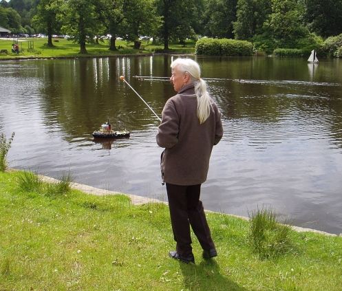http://www.modelboats.co.uk/wp-content/uploads/sites/5/images/member_albums/2674/Velda_at_Lyme_Park_0.JPG