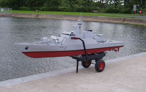 http://www.modelboats.co.uk/wp-content/uploads/sites/5/images/member_albums/2674/bury_warship_event_2008.JPG