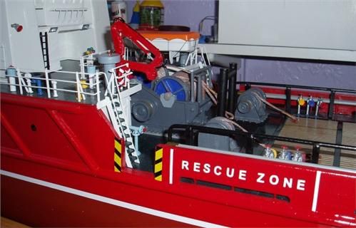 http://www.modelboats.co.uk/wp-content/uploads/sites/5/images/member_albums/2674/waterfall_winch_fitted.JPG