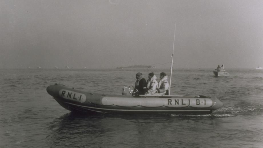 14438-atlantic-21-b-class-lifeboat-grahame-farr-archives-16x9.jpg 14438-atlantic-21-b-class-lifeboat-grahame-farr-archives-16x9.jpg