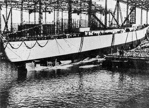 http://www.modelboats.co.uk/wp-content/uploads/sites/5/images/member_albums/3926/05_bismarck_launch.jpg