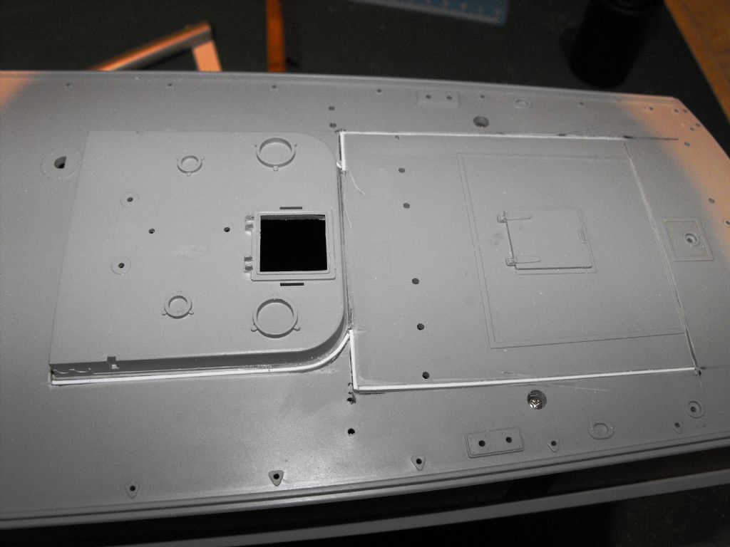 Rear hatch outline. Rear hatch outline.